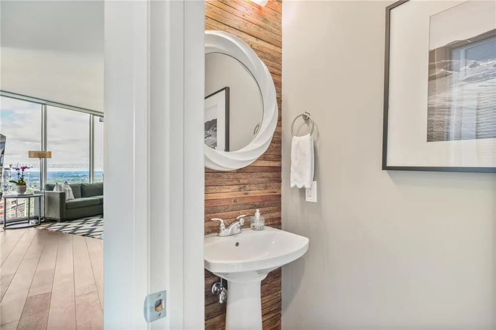 1080 Peachtree Street Ne Unit 3303, Atlanta, Georgia 30309, 2 Bedrooms Bedrooms, ,2 BathroomsBathrooms,Residential,For Sale,1080 Peachtree Street Ne Unit 3303,7636217