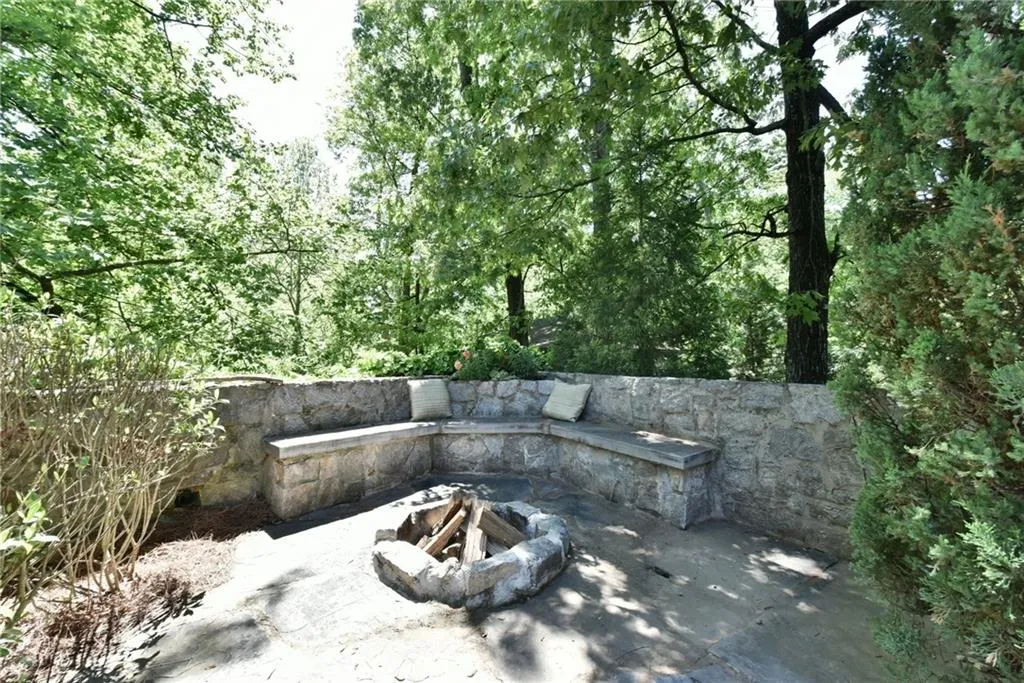 5200 Long Island Drive Nw, Atlanta, Georgia 30327, 5 Bedrooms Bedrooms, ,3 BathroomsBathrooms,Residential,Sold,5200 Long Island Drive Nw,5839247