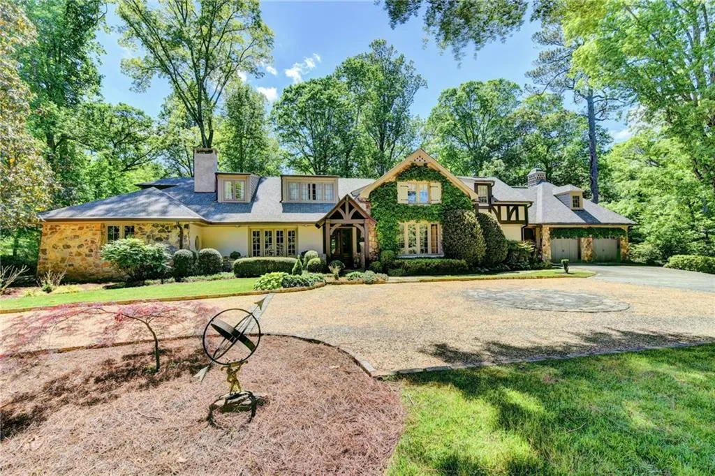 5200 Long Island Drive Nw, Atlanta, Georgia 30327, 5 Bedrooms Bedrooms, ,3 BathroomsBathrooms,Residential,Sold,5200 Long Island Drive Nw,5839247