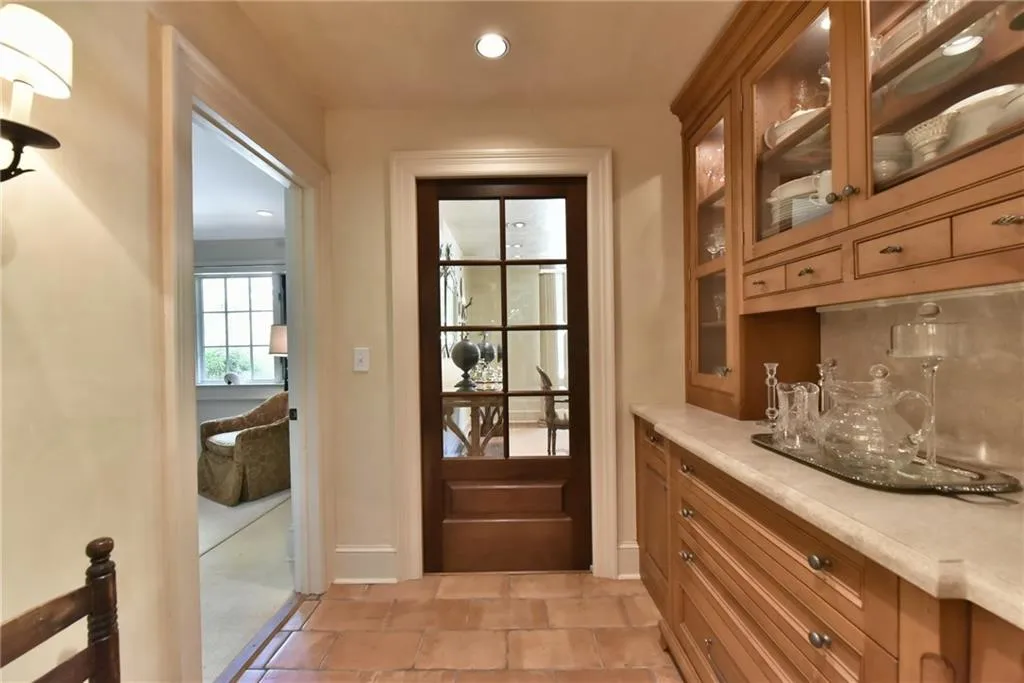 5200 Long Island Drive Nw, Atlanta, Georgia 30327, 5 Bedrooms Bedrooms, ,3 BathroomsBathrooms,Residential,Sold,5200 Long Island Drive Nw,5839247
