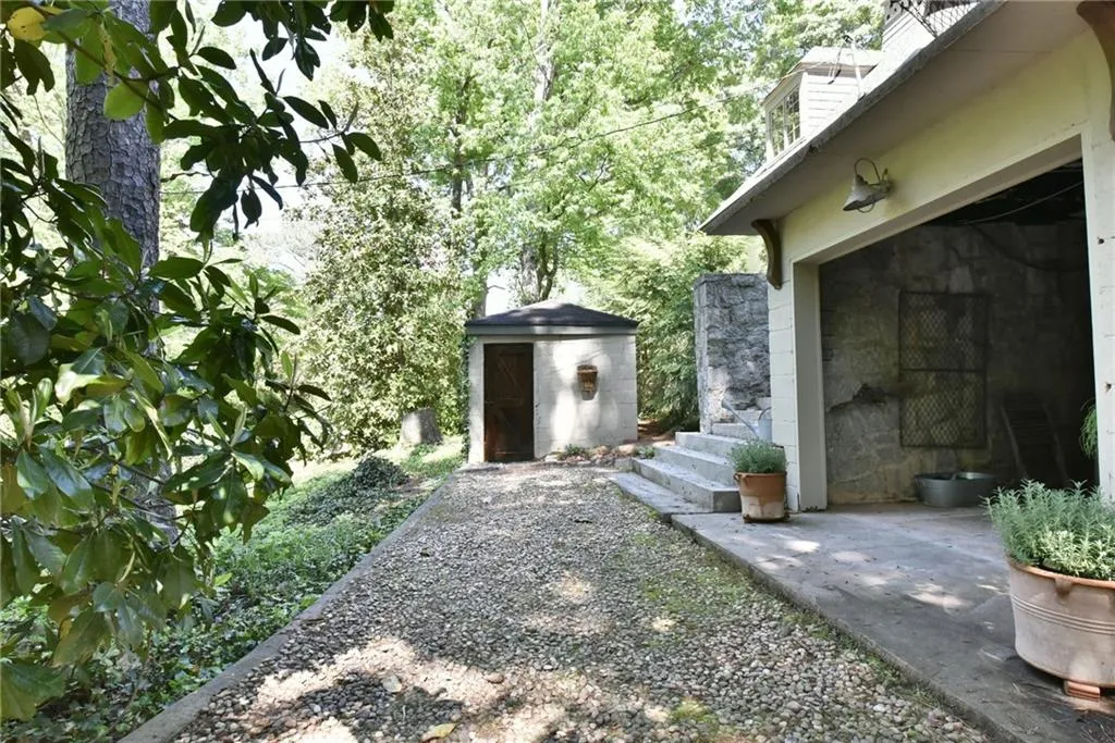 5200 Long Island Drive Nw, Atlanta, Georgia 30327, 5 Bedrooms Bedrooms, ,3 BathroomsBathrooms,Residential,Sold,5200 Long Island Drive Nw,5839247