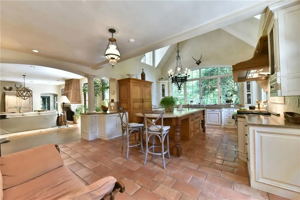 5200 Long Island Drive Nw, Atlanta, Georgia 30327, 5 Bedrooms Bedrooms, ,3 BathroomsBathrooms,Residential,Sold,5200 Long Island Drive Nw,5839247