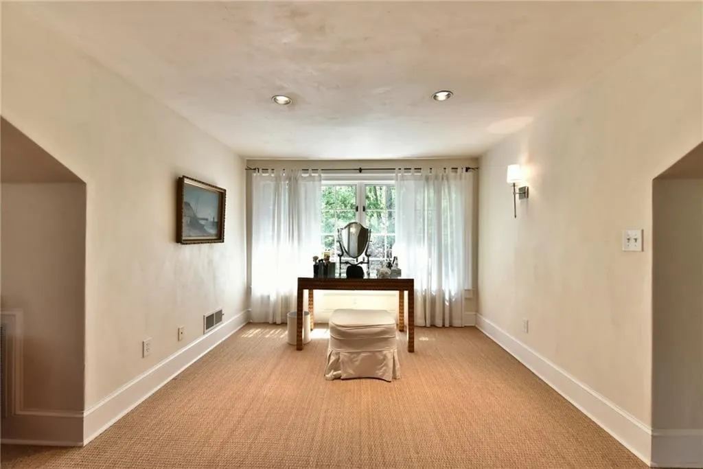 5200 Long Island Drive Nw, Atlanta, Georgia 30327, 5 Bedrooms Bedrooms, ,3 BathroomsBathrooms,Residential,Sold,5200 Long Island Drive Nw,5839247