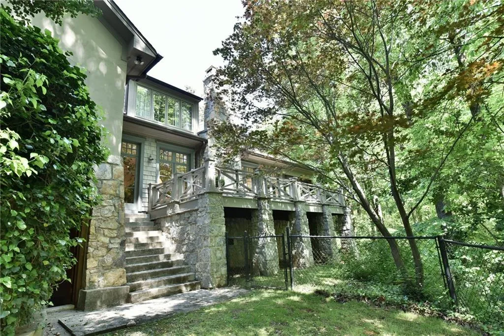 5200 Long Island Drive Nw, Atlanta, Georgia 30327, 5 Bedrooms Bedrooms, ,3 BathroomsBathrooms,Residential,Sold,5200 Long Island Drive Nw,5839247