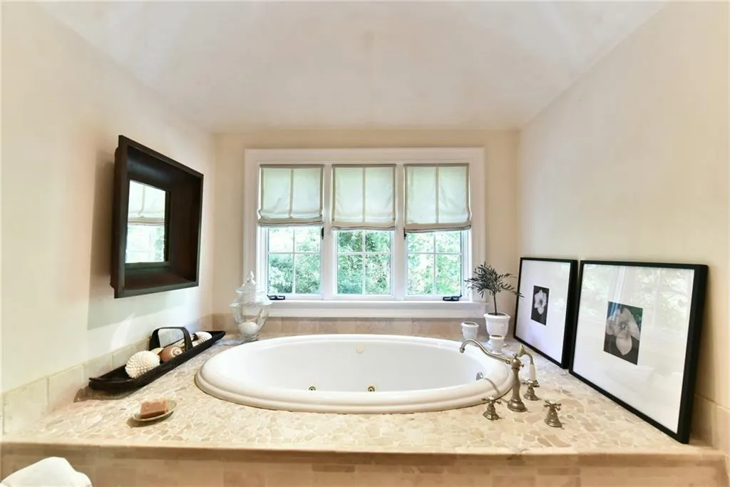 5200 Long Island Drive Nw, Atlanta, Georgia 30327, 5 Bedrooms Bedrooms, ,3 BathroomsBathrooms,Residential,Sold,5200 Long Island Drive Nw,5839247