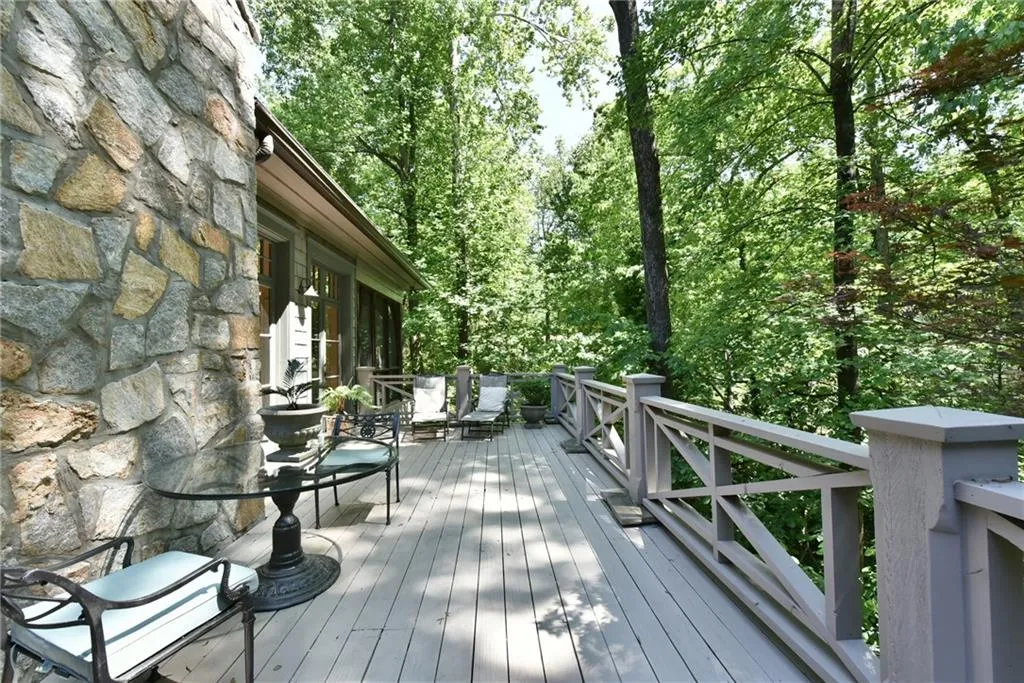 5200 Long Island Drive Nw, Atlanta, Georgia 30327, 5 Bedrooms Bedrooms, ,3 BathroomsBathrooms,Residential,Sold,5200 Long Island Drive Nw,5839247