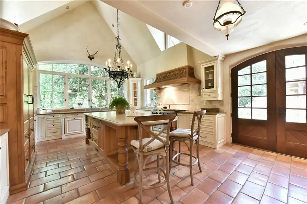 5200 Long Island Drive Nw, Atlanta, Georgia 30327, 5 Bedrooms Bedrooms, ,3 BathroomsBathrooms,Residential,Sold,5200 Long Island Drive Nw,5839247