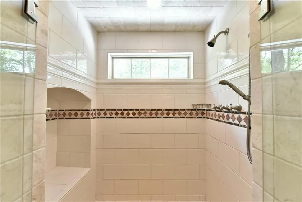 5200 Long Island Drive Nw, Atlanta, Georgia 30327, 5 Bedrooms Bedrooms, ,3 BathroomsBathrooms,Residential,Sold,5200 Long Island Drive Nw,5839247