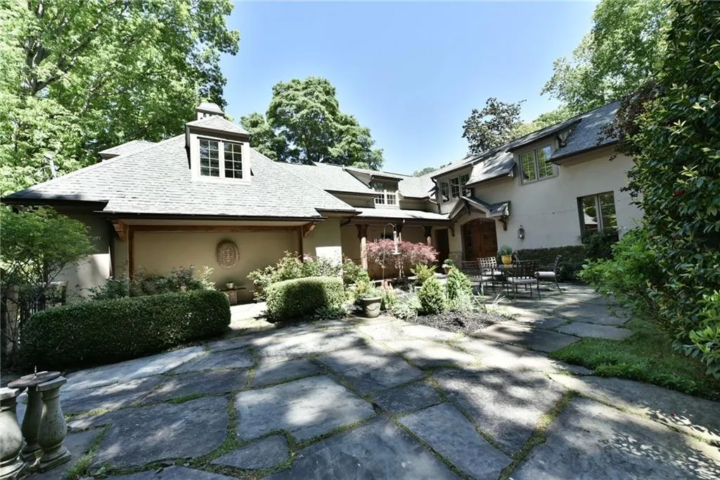5200 Long Island Drive Nw, Atlanta, Georgia 30327, 5 Bedrooms Bedrooms, ,3 BathroomsBathrooms,Residential,Sold,5200 Long Island Drive Nw,5839247
