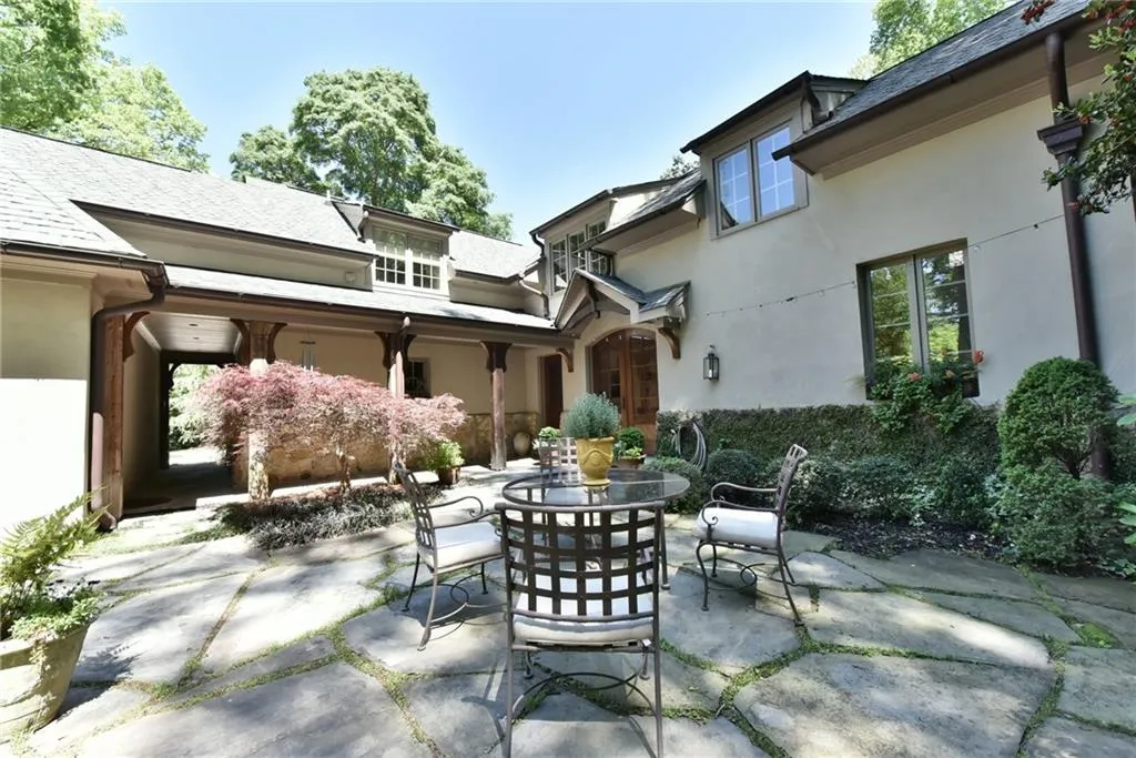 5200 Long Island Drive Nw, Atlanta, Georgia 30327, 5 Bedrooms Bedrooms, ,3 BathroomsBathrooms,Residential,Sold,5200 Long Island Drive Nw,5839247