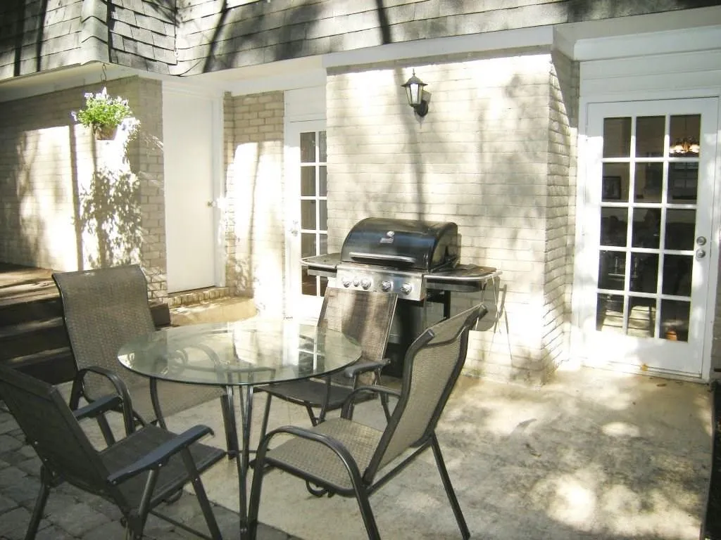 5210 Chemin De Vie Unit 5210, Atlanta, Georgia 30342, 2 Bedrooms Bedrooms, ,2 BathroomsBathrooms,Residential,Sold,5210 Chemin De Vie Unit 5210,5778685