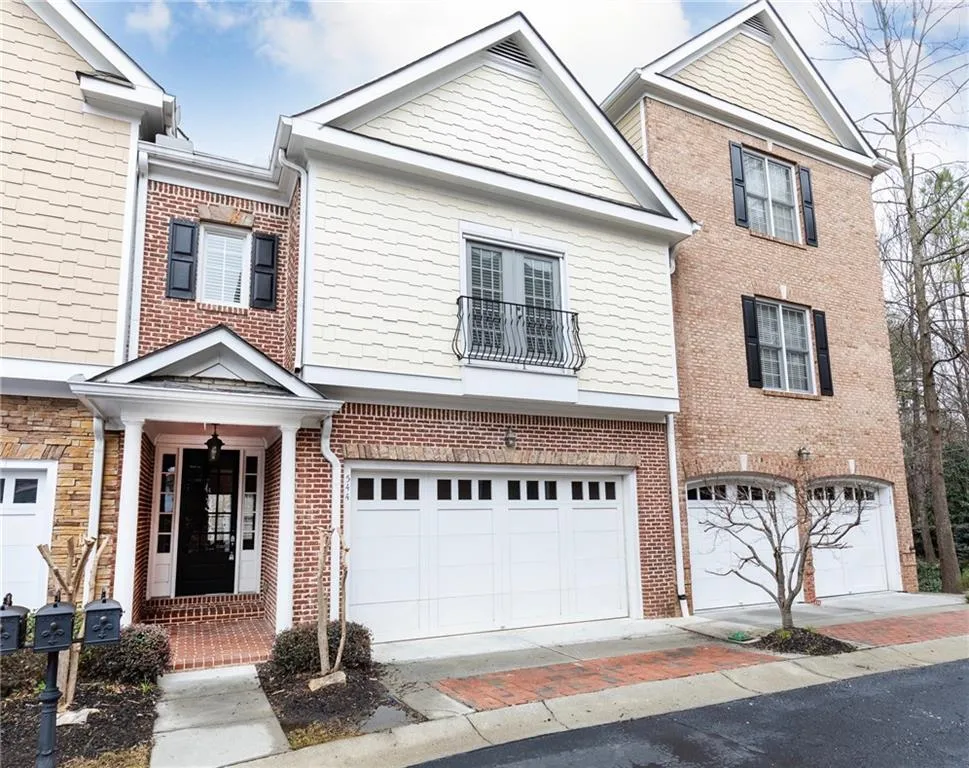 5492 Glenridge Drive Unit 544, Atlanta, Georgia 30342, 4 Bedrooms Bedrooms, ,3 BathroomsBathrooms,Residential,Sold,5492 Glenridge Drive Unit 544,6518151
