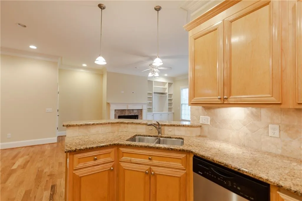 5492 Glenridge Drive Unit 544, Atlanta, Georgia 30342, 4 Bedrooms Bedrooms, ,3 BathroomsBathrooms,Residential,Sold,5492 Glenridge Drive Unit 544,6518151