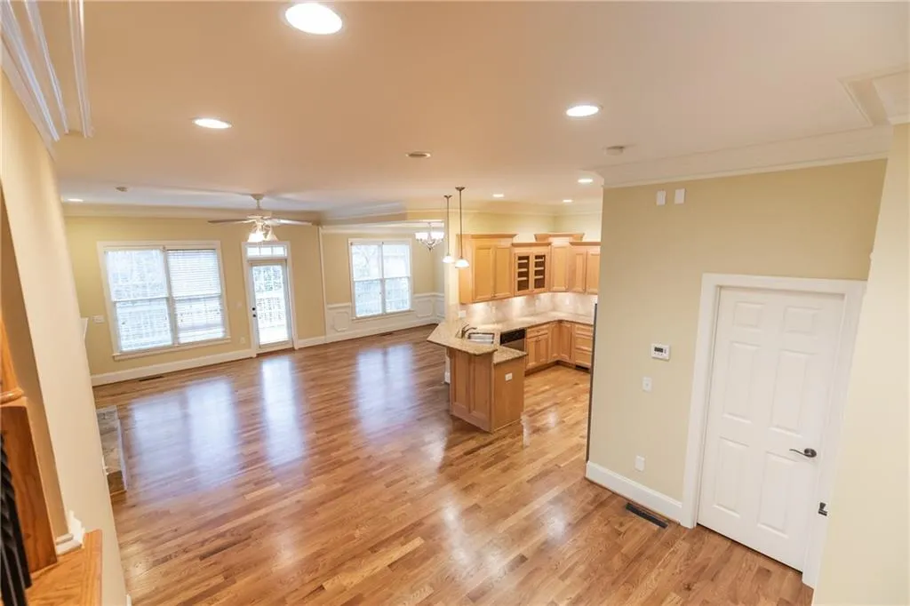 5492 Glenridge Drive Unit 544, Atlanta, Georgia 30342, 4 Bedrooms Bedrooms, ,3 BathroomsBathrooms,Residential,Sold,5492 Glenridge Drive Unit 544,6518151