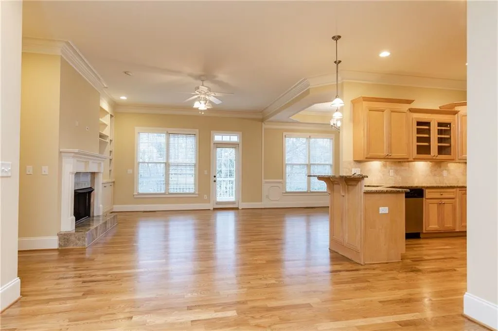5492 Glenridge Drive Unit 544, Atlanta, Georgia 30342, 4 Bedrooms Bedrooms, ,3 BathroomsBathrooms,Residential,Sold,5492 Glenridge Drive Unit 544,6518151