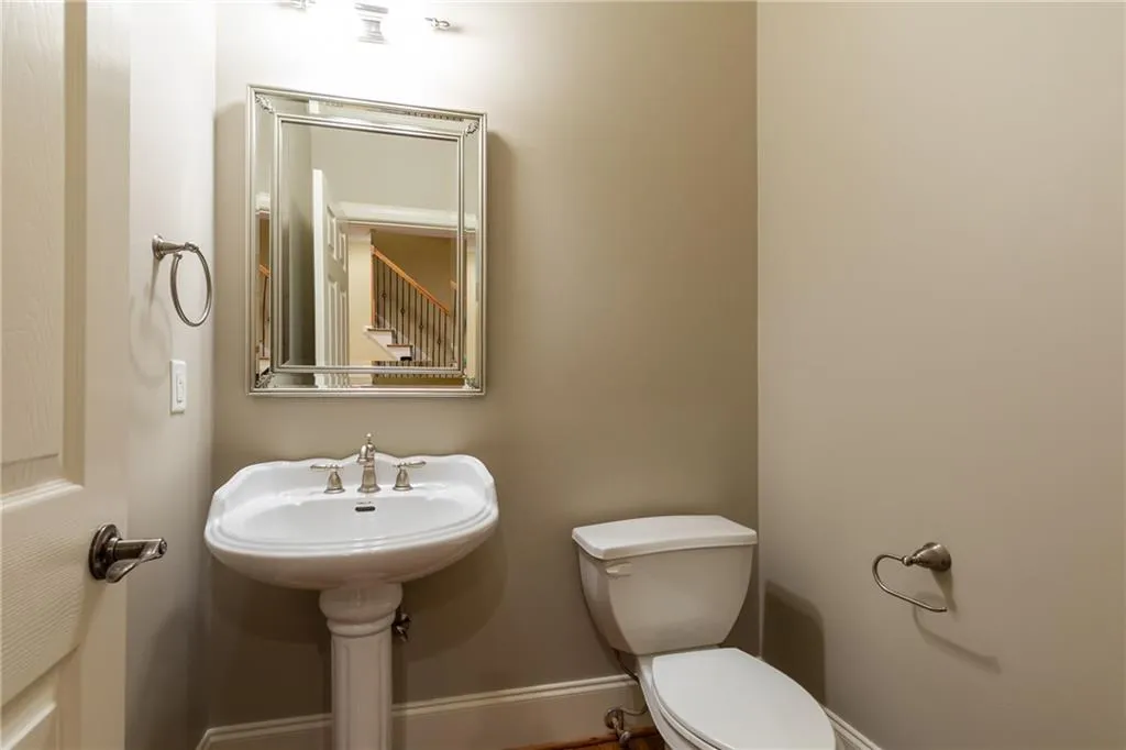 5492 Glenridge Drive Unit 544, Atlanta, Georgia 30342, 4 Bedrooms Bedrooms, ,3 BathroomsBathrooms,Residential,Sold,5492 Glenridge Drive Unit 544,6518151