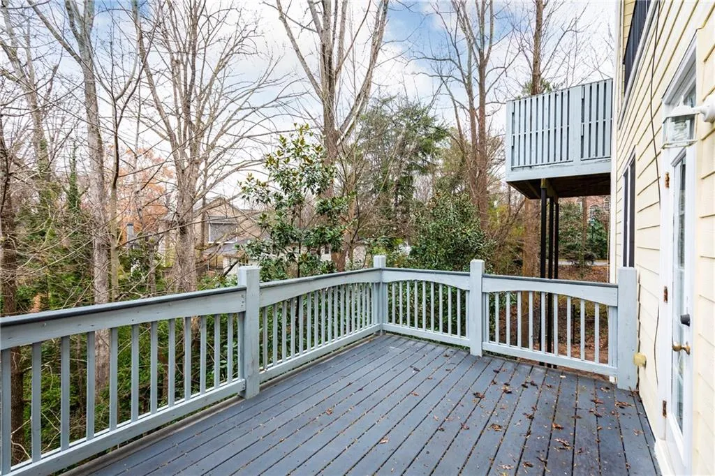 5492 Glenridge Drive Unit 544, Atlanta, Georgia 30342, 4 Bedrooms Bedrooms, ,3 BathroomsBathrooms,Residential,Sold,5492 Glenridge Drive Unit 544,6518151
