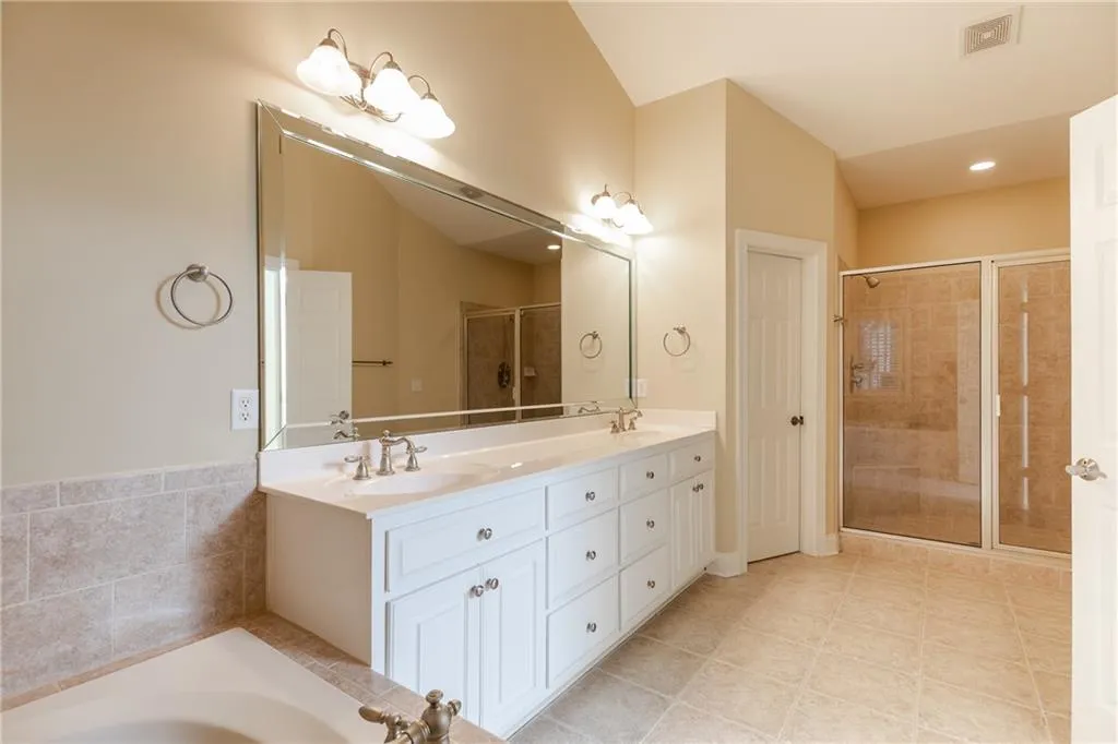 5492 Glenridge Drive Unit 544, Atlanta, Georgia 30342, 4 Bedrooms Bedrooms, ,3 BathroomsBathrooms,Residential,Sold,5492 Glenridge Drive Unit 544,6518151