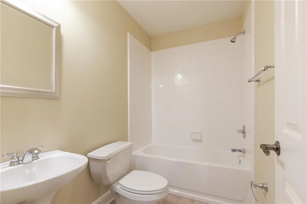 5492 Glenridge Drive Unit 544, Atlanta, Georgia 30342, 4 Bedrooms Bedrooms, ,3 BathroomsBathrooms,Residential,Sold,5492 Glenridge Drive Unit 544,6518151