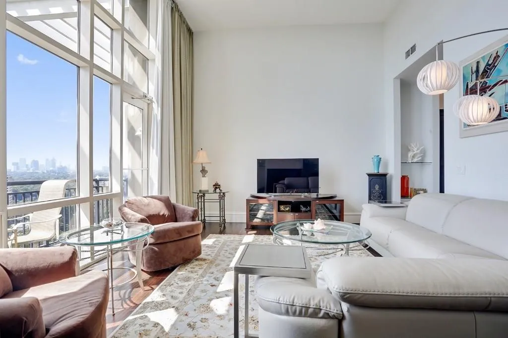 2626 Peachtree Road Unit 1904, Atlanta, Georgia 30305, 3 Bedrooms Bedrooms, ,3 BathroomsBathrooms,Residential,Sold,2626 Peachtree Road Unit 1904,5514222