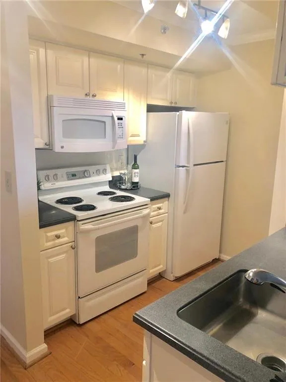 795 Hammond Drive Unit 903, Atlanta, Georgia 30328, 1 Bedroom Bedrooms, ,1 BathroomBathrooms,Residential,Sold,795 Hammond Drive Unit 903,6563160