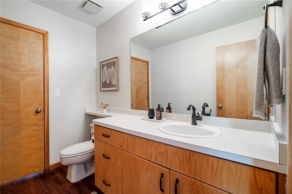 70 Glen Oaks Drive, Sandy Springs, Georgia 30327, 5 Bedrooms Bedrooms, ,4 BathroomsBathrooms,Residential,Sold,70 Glen Oaks Drive,7426730