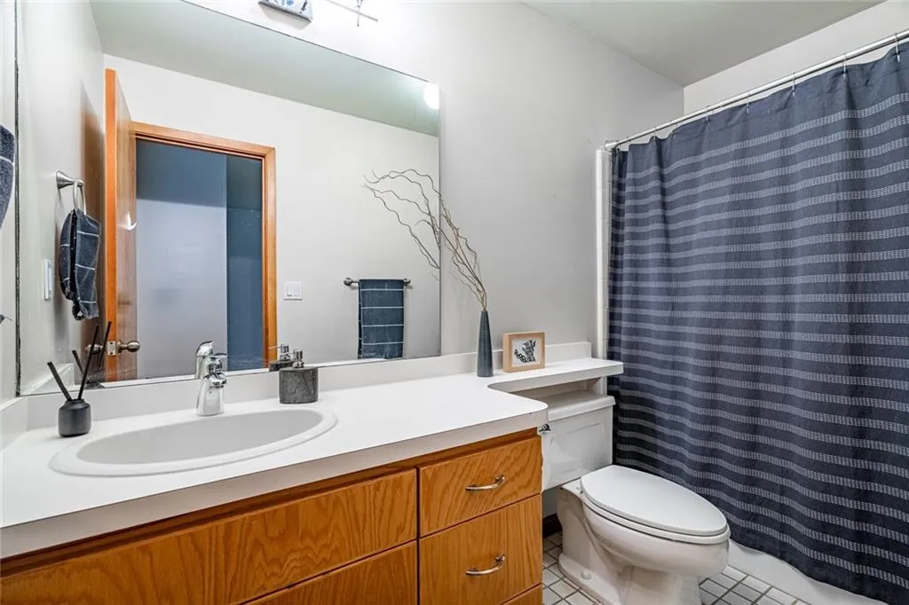 70 Glen Oaks Drive, Sandy Springs, Georgia 30327, 5 Bedrooms Bedrooms, ,4 BathroomsBathrooms,Residential,Sold,70 Glen Oaks Drive,7426730