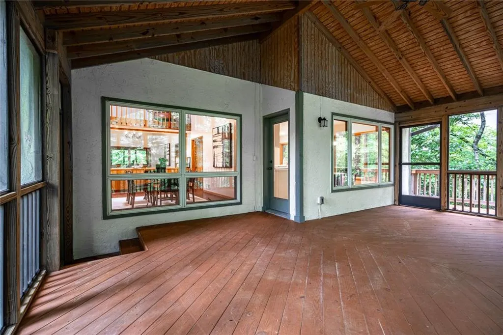 70 Glen Oaks Drive, Sandy Springs, Georgia 30327, 5 Bedrooms Bedrooms, ,4 BathroomsBathrooms,Residential,Sold,70 Glen Oaks Drive,7426730