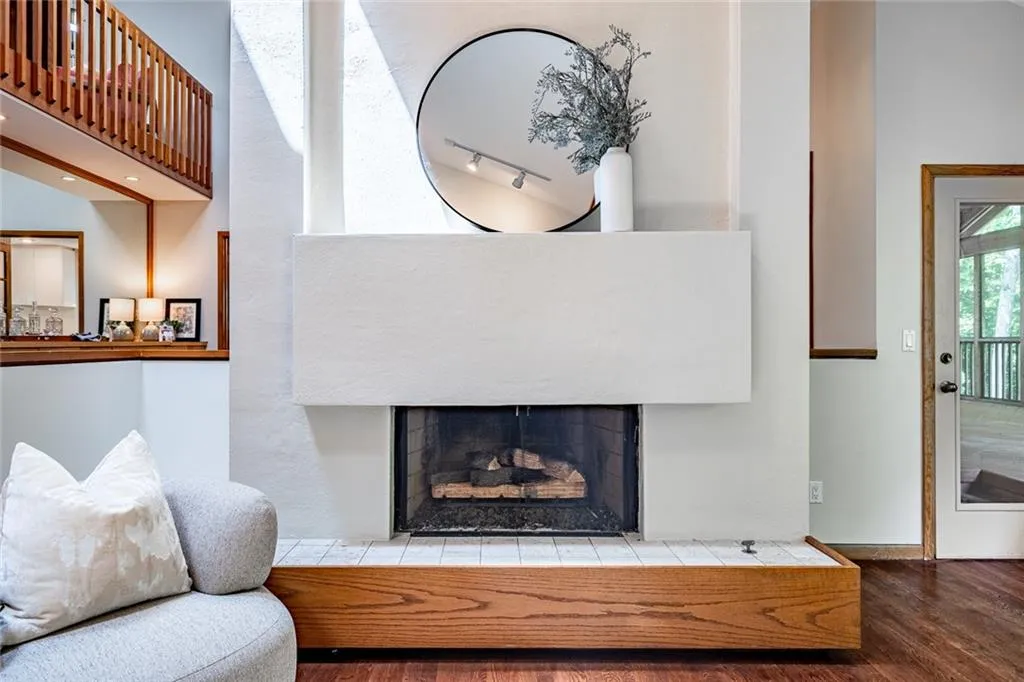 70 Glen Oaks Drive, Sandy Springs, Georgia 30327, 5 Bedrooms Bedrooms, ,4 BathroomsBathrooms,Residential,Sold,70 Glen Oaks Drive,7426730