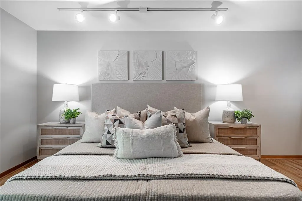 70 Glen Oaks Drive, Sandy Springs, Georgia 30327, 5 Bedrooms Bedrooms, ,4 BathroomsBathrooms,Residential,Sold,70 Glen Oaks Drive,7426730