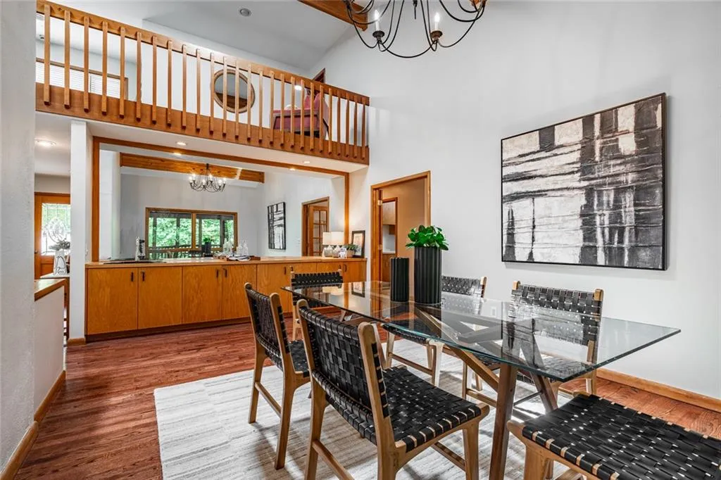 70 Glen Oaks Drive, Sandy Springs, Georgia 30327, 5 Bedrooms Bedrooms, ,4 BathroomsBathrooms,Residential,Sold,70 Glen Oaks Drive,7426730