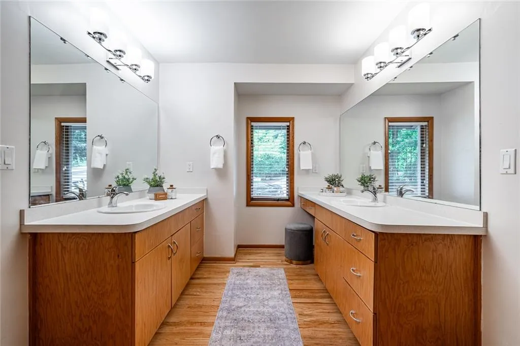 70 Glen Oaks Drive, Sandy Springs, Georgia 30327, 5 Bedrooms Bedrooms, ,4 BathroomsBathrooms,Residential,Sold,70 Glen Oaks Drive,7426730