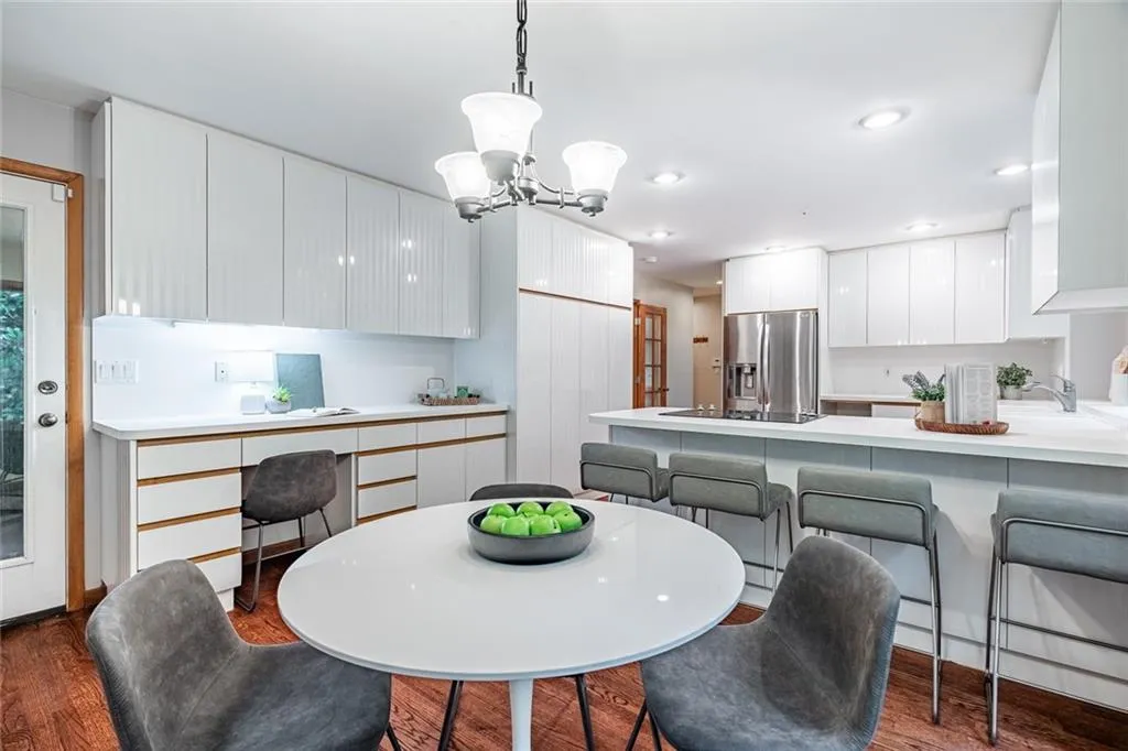 70 Glen Oaks Drive, Sandy Springs, Georgia 30327, 5 Bedrooms Bedrooms, ,4 BathroomsBathrooms,Residential,Sold,70 Glen Oaks Drive,7426730