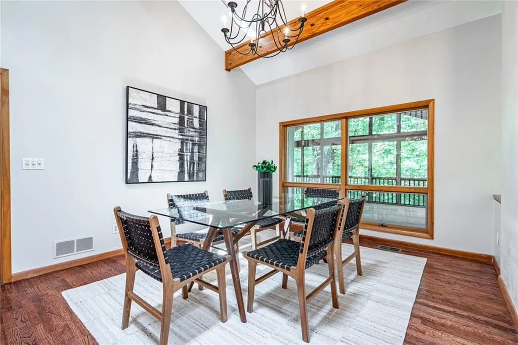 70 Glen Oaks Drive, Sandy Springs, Georgia 30327, 5 Bedrooms Bedrooms, ,4 BathroomsBathrooms,Residential,Sold,70 Glen Oaks Drive,7426730