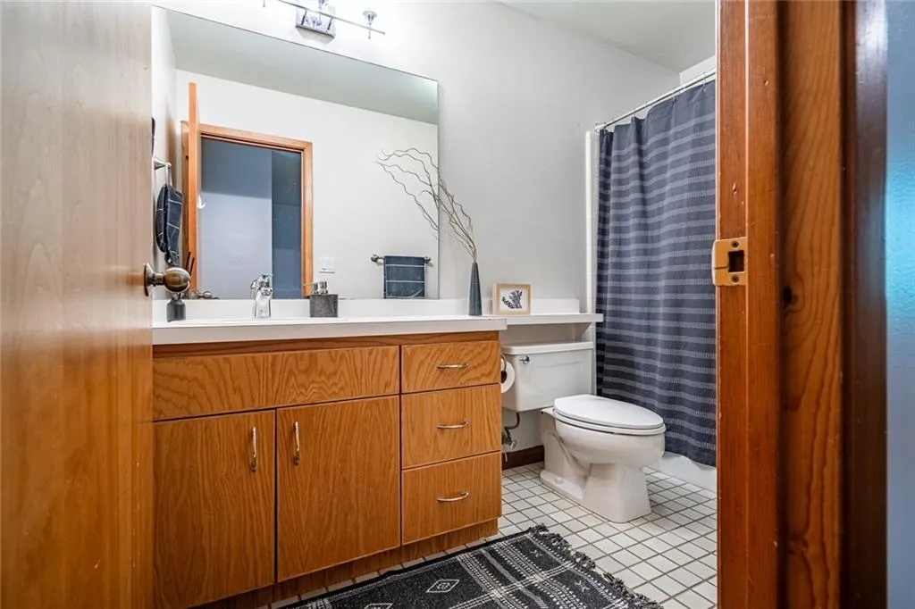 70 Glen Oaks Drive, Sandy Springs, Georgia 30327, 5 Bedrooms Bedrooms, ,4 BathroomsBathrooms,Residential,Sold,70 Glen Oaks Drive,7426730