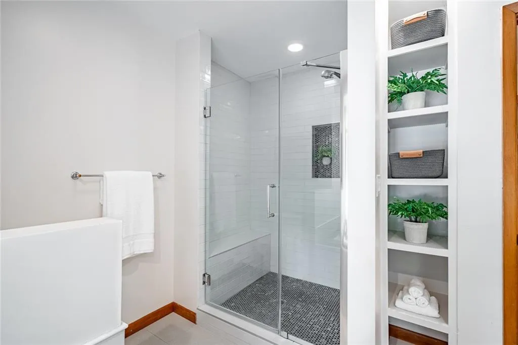 70 Glen Oaks Drive, Sandy Springs, Georgia 30327, 5 Bedrooms Bedrooms, ,4 BathroomsBathrooms,Residential,Sold,70 Glen Oaks Drive,7426730