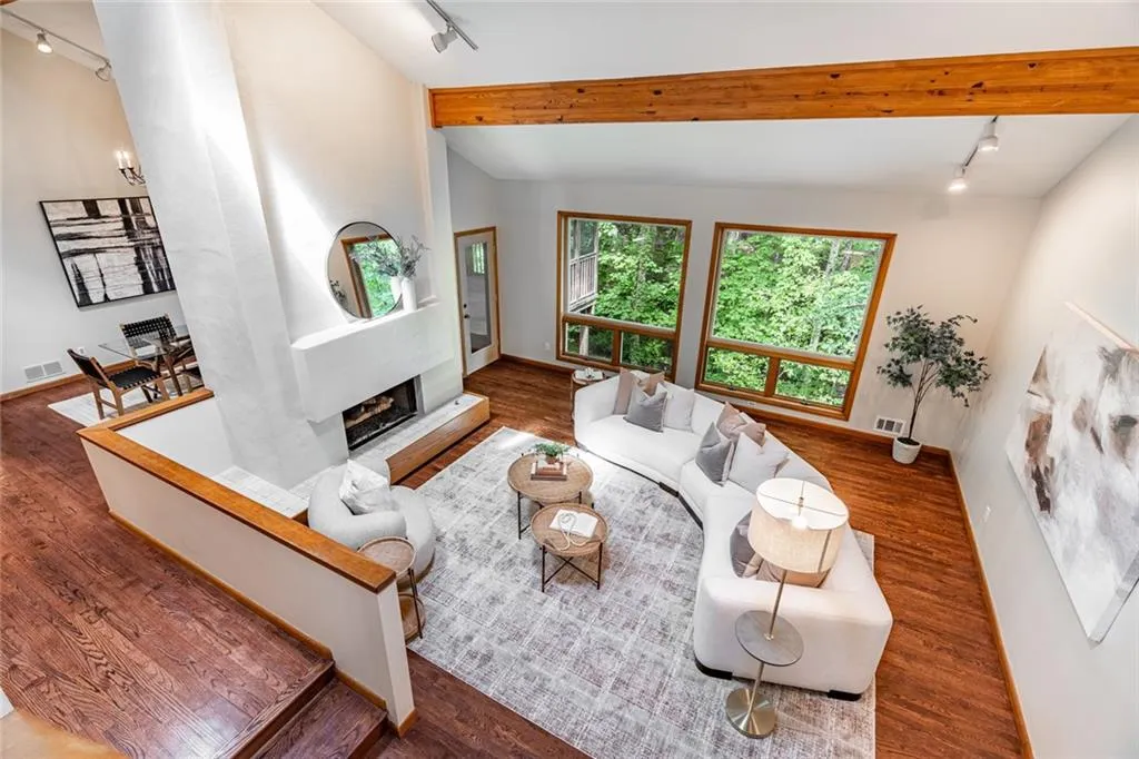 70 Glen Oaks Drive, Sandy Springs, Georgia 30327, 5 Bedrooms Bedrooms, ,4 BathroomsBathrooms,Residential,Sold,70 Glen Oaks Drive,7426730