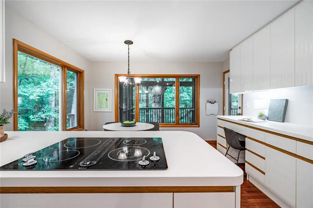 70 Glen Oaks Drive, Sandy Springs, Georgia 30327, 5 Bedrooms Bedrooms, ,4 BathroomsBathrooms,Residential,Sold,70 Glen Oaks Drive,7426730