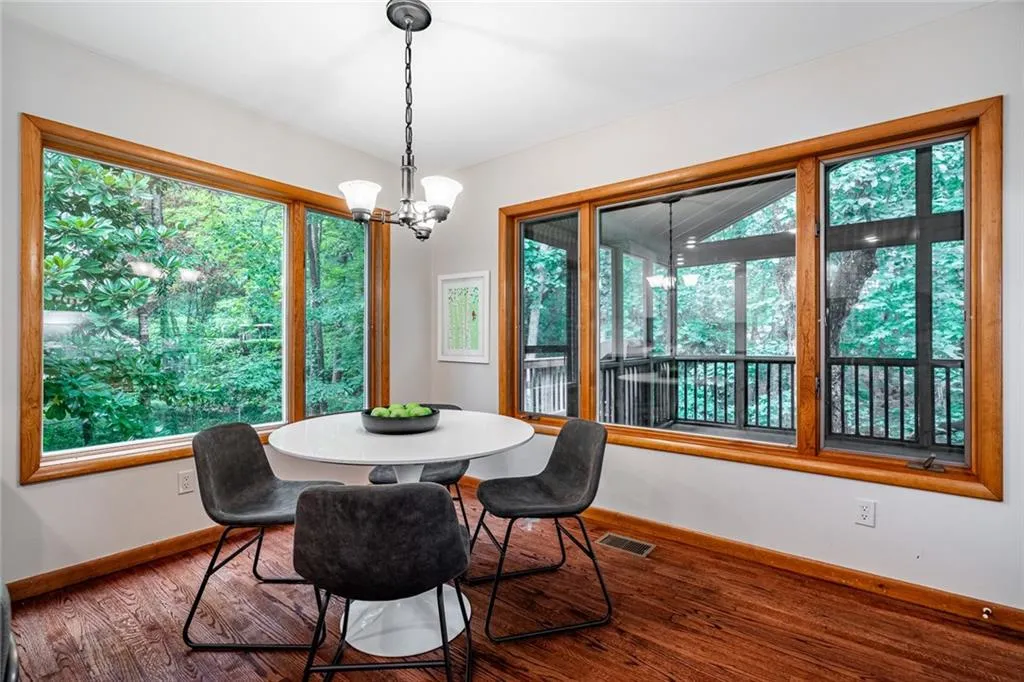 70 Glen Oaks Drive, Sandy Springs, Georgia 30327, 5 Bedrooms Bedrooms, ,4 BathroomsBathrooms,Residential,Sold,70 Glen Oaks Drive,7426730