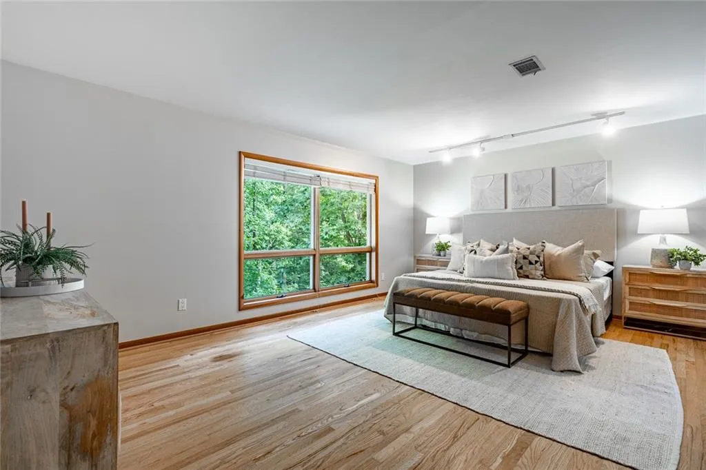 70 Glen Oaks Drive, Sandy Springs, Georgia 30327, 5 Bedrooms Bedrooms, ,4 BathroomsBathrooms,Residential,Sold,70 Glen Oaks Drive,7426730