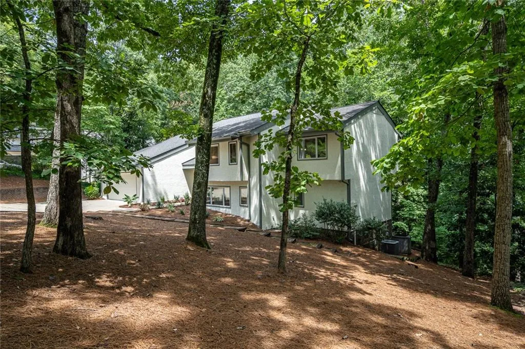 70 Glen Oaks Drive, Sandy Springs, Georgia 30327, 5 Bedrooms Bedrooms, ,4 BathroomsBathrooms,Residential,Sold,70 Glen Oaks Drive,7426730