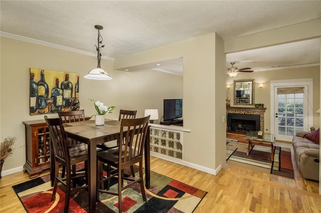 5620 Chemin De Vie, Sandy Springs, Georgia 30342, 2 Bedrooms Bedrooms, ,2 BathroomsBathrooms,Residential,Sold,5620 Chemin De Vie,6721394