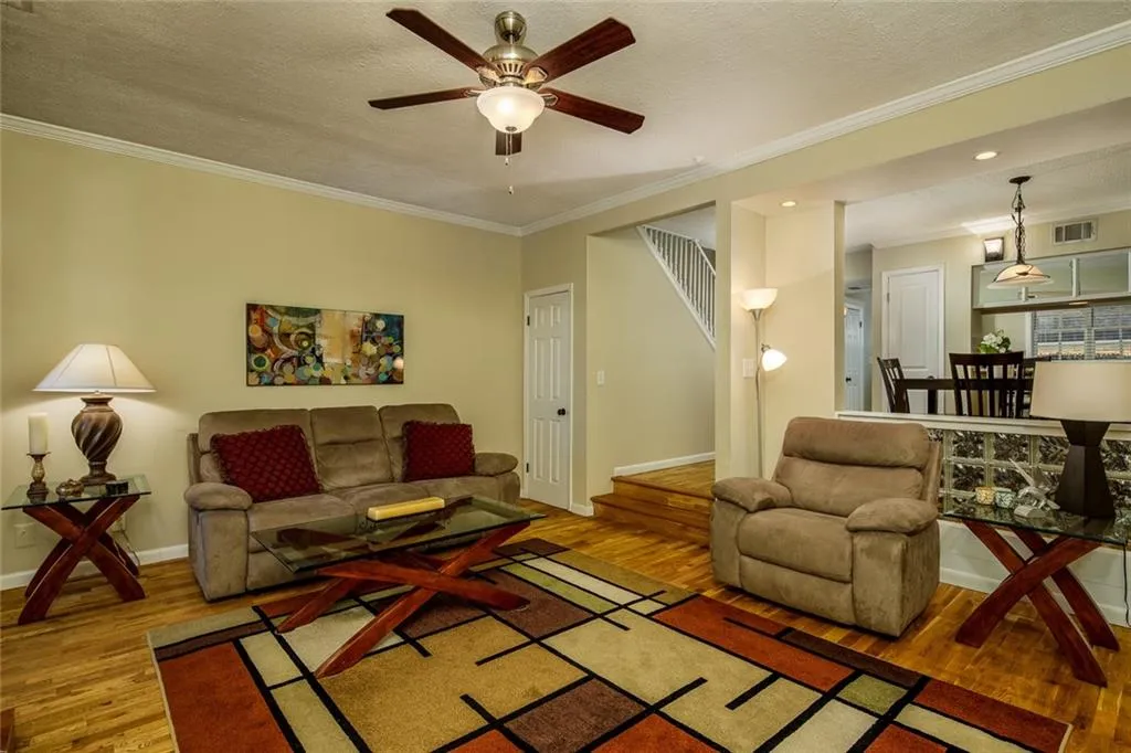 5620 Chemin De Vie, Sandy Springs, Georgia 30342, 2 Bedrooms Bedrooms, ,2 BathroomsBathrooms,Residential,Sold,5620 Chemin De Vie,6721394