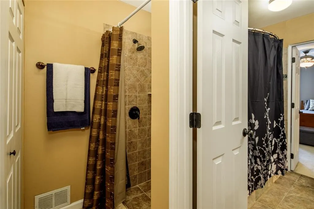 5620 Chemin De Vie, Sandy Springs, Georgia 30342, 2 Bedrooms Bedrooms, ,2 BathroomsBathrooms,Residential,Sold,5620 Chemin De Vie,6721394