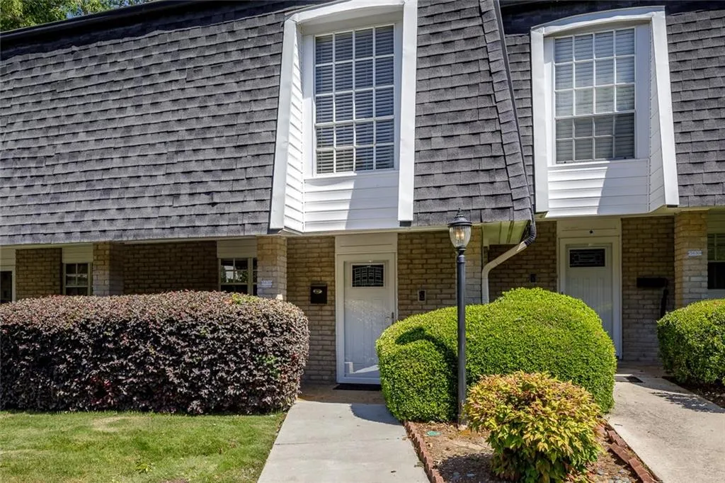 5620 Chemin De Vie, Sandy Springs, Georgia 30342, 2 Bedrooms Bedrooms, ,2 BathroomsBathrooms,Residential,Sold,5620 Chemin De Vie,6721394