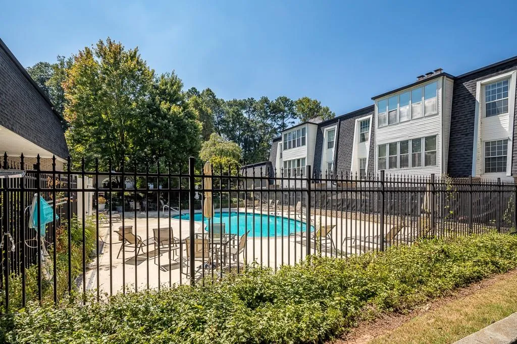 5620 Chemin De Vie, Sandy Springs, Georgia 30342, 2 Bedrooms Bedrooms, ,2 BathroomsBathrooms,Residential,Sold,5620 Chemin De Vie,6721394