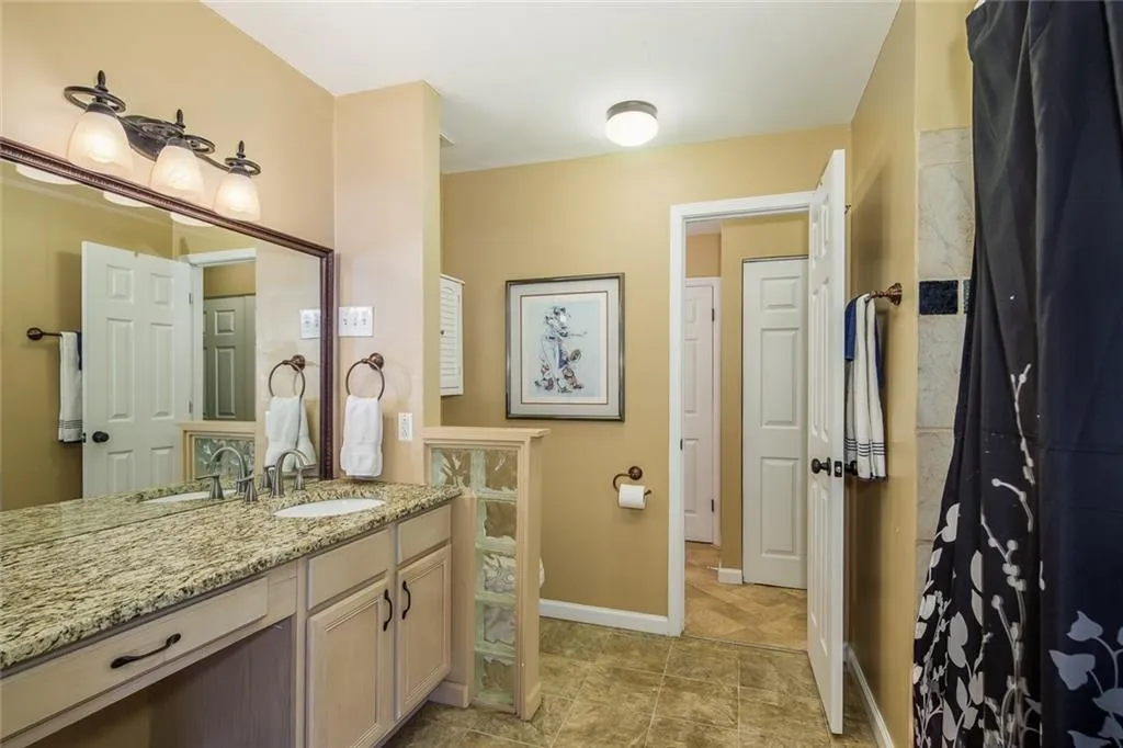 5620 Chemin De Vie, Sandy Springs, Georgia 30342, 2 Bedrooms Bedrooms, ,2 BathroomsBathrooms,Residential,Sold,5620 Chemin De Vie,6721394