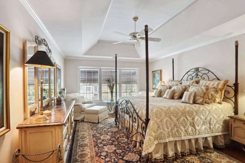 405 Glenridge Close Court, Sandy Springs, Georgia 30328, 4 Bedrooms Bedrooms, ,2 BathroomsBathrooms,Residential,Sold,405 Glenridge Close Court,7372978