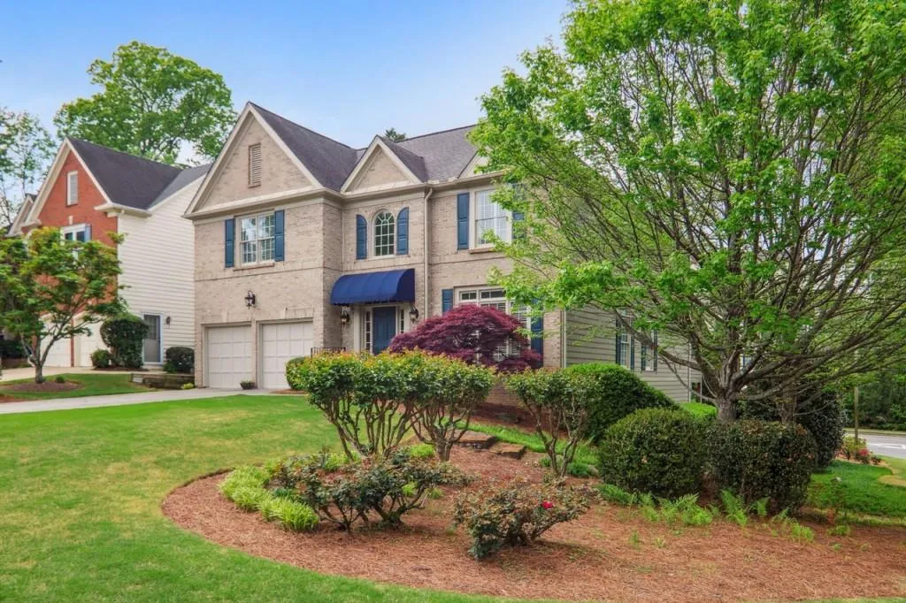 405 Glenridge Close Court, Sandy Springs, Georgia 30328, 4 Bedrooms Bedrooms, ,2 BathroomsBathrooms,Residential,Sold,405 Glenridge Close Court,7372978