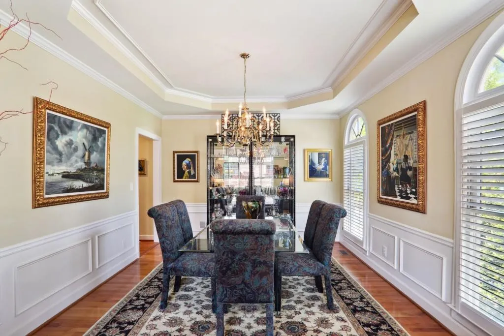 405 Glenridge Close Court, Sandy Springs, Georgia 30328, 4 Bedrooms Bedrooms, ,2 BathroomsBathrooms,Residential,Sold,405 Glenridge Close Court,7372978